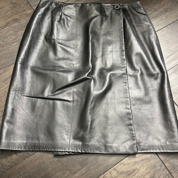 Danier Leather Pencil Skirt - Plus size - Picture 1 of 3